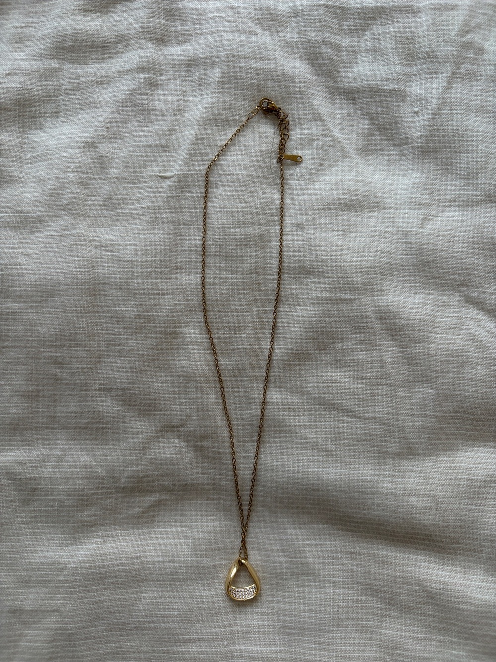 Gold Teardrop Pendant Necklace - Elegant Everyday Jewelry